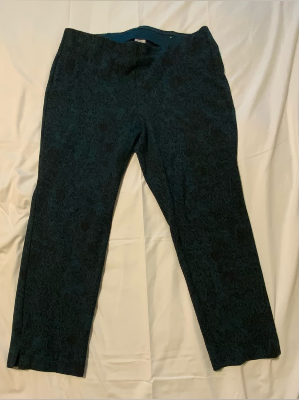 Chico’s Ankle Pants Women’s Size 2.5 Green Black Snakeskin Stretch Pull-On Slim